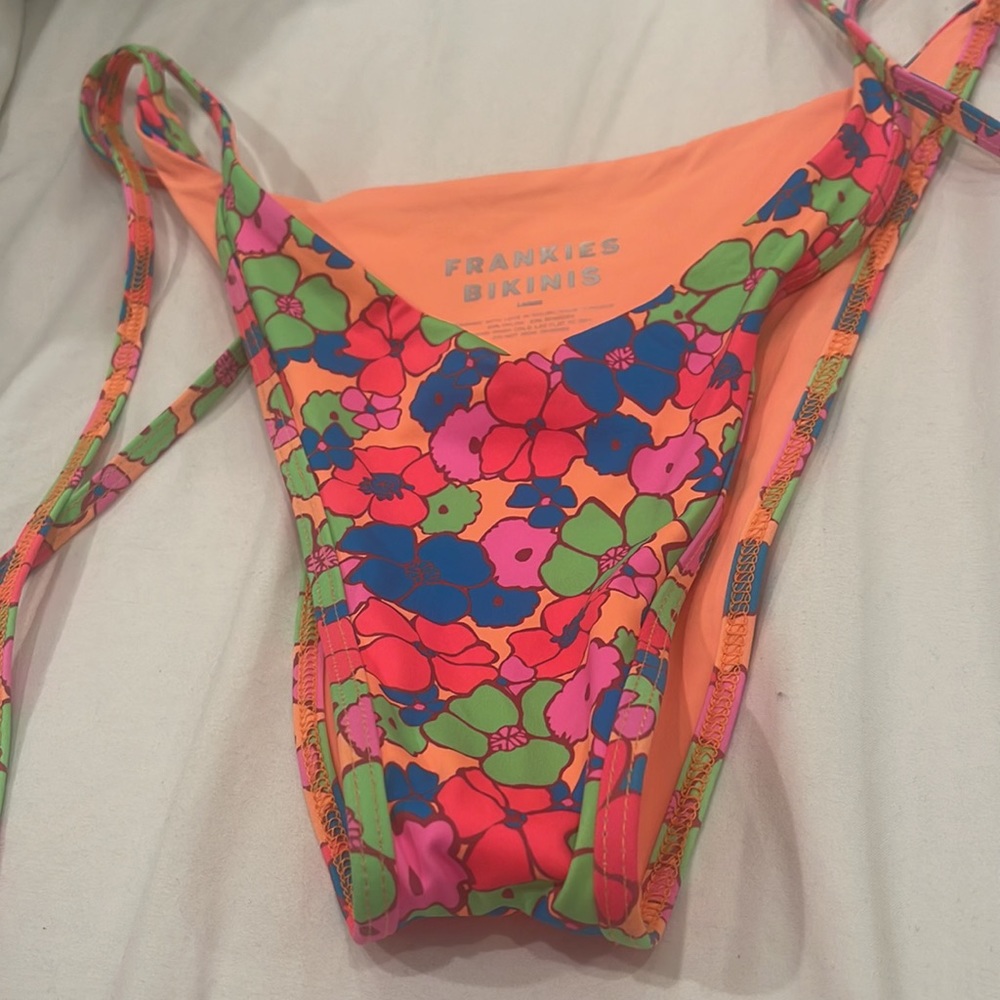 Frankie’s bikinis “Connor” bottoms in groovy - Picture 3 of 4